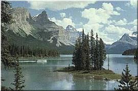 maligne valley tour with boat cruise